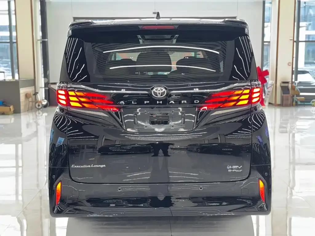 Toyota Alphard — фото 7
