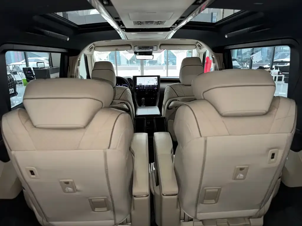 Toyota Alphard — фото 10