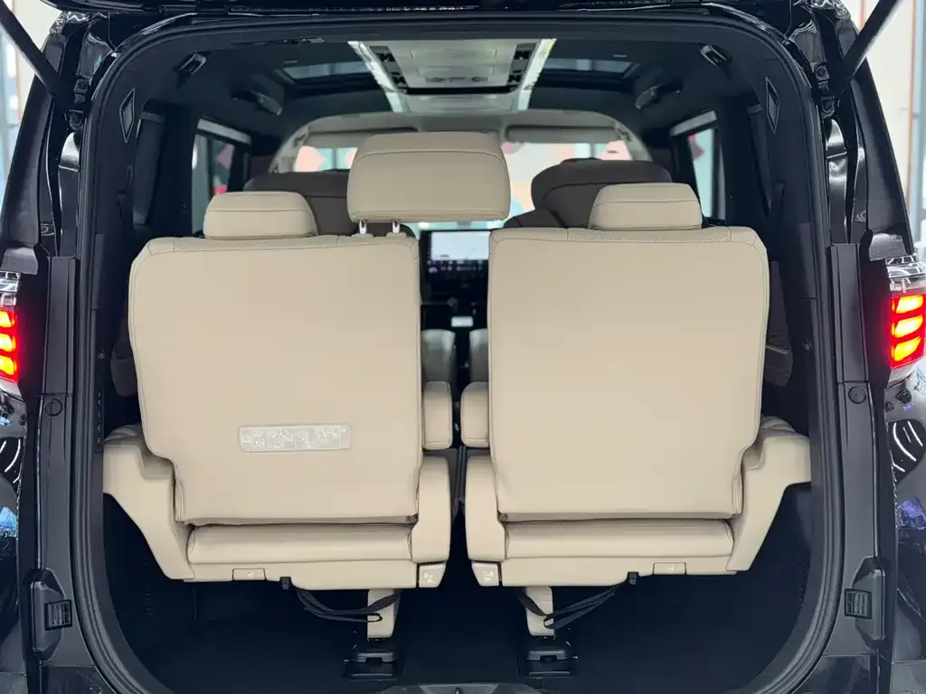 Toyota Alphard — фото 5