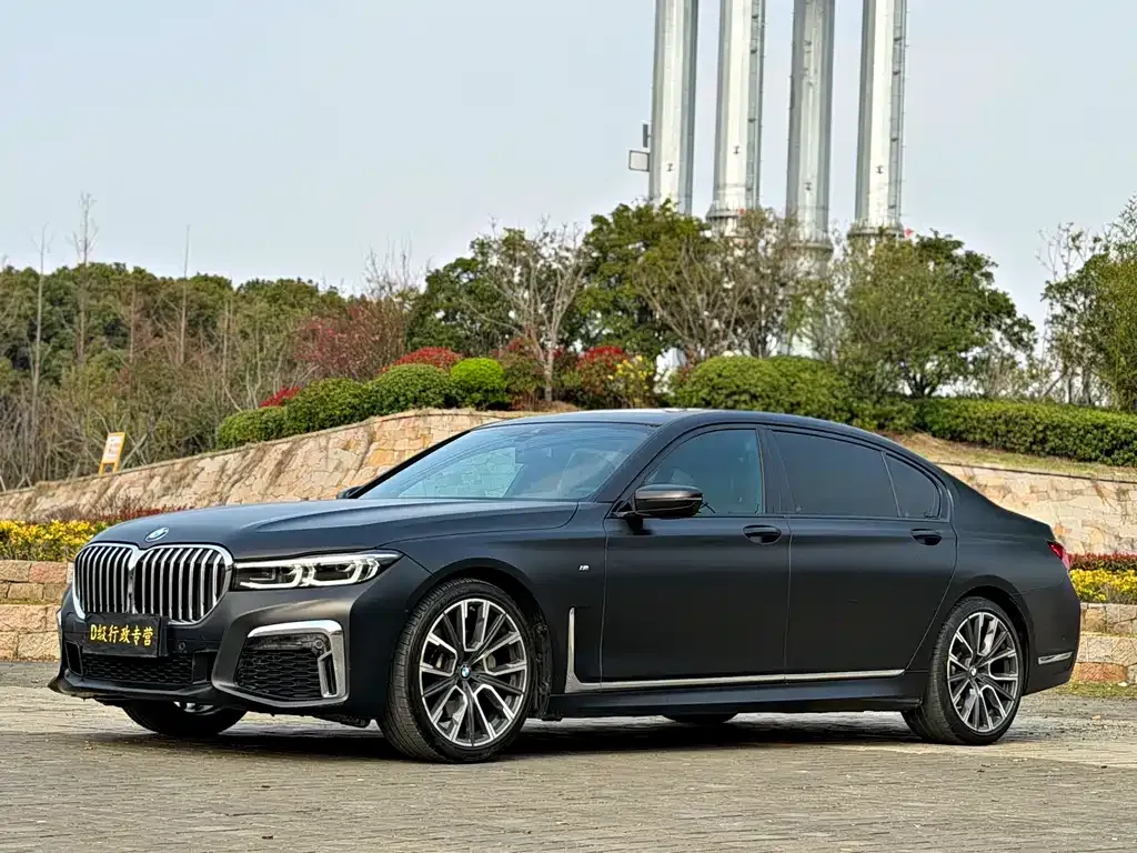 BMW 7 Series — фото 1