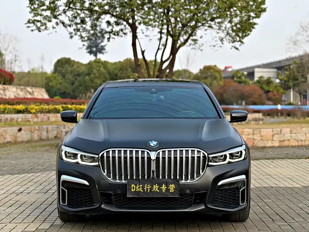 BMW 7 Series — фото 9