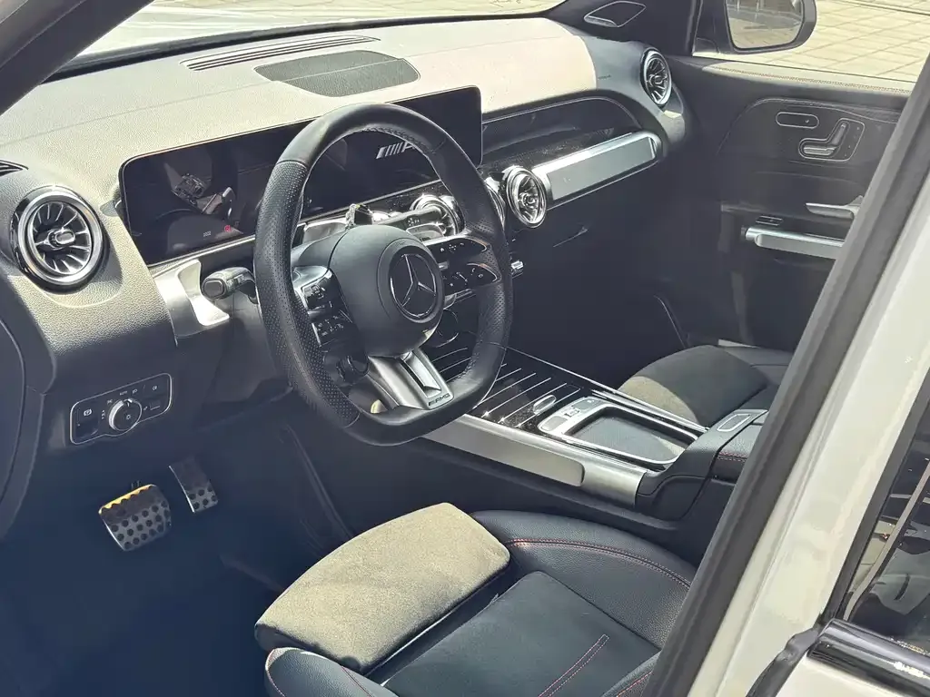 Mercedes-Benz GLB AMG — фото 2