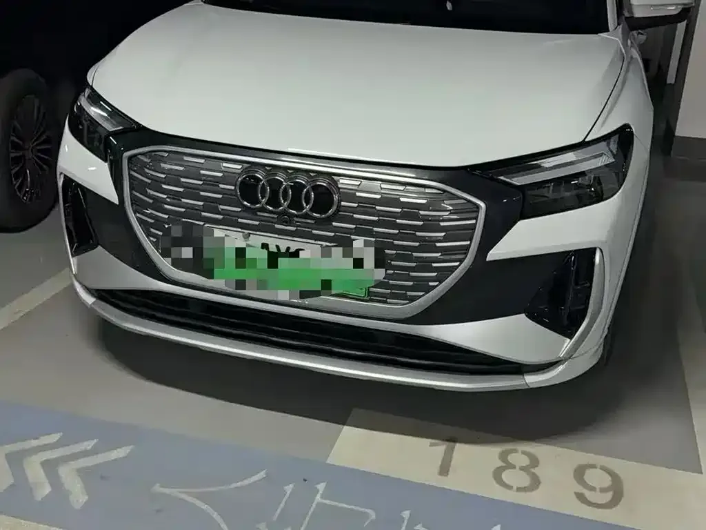 Audi Q4 e-tron — фото 1