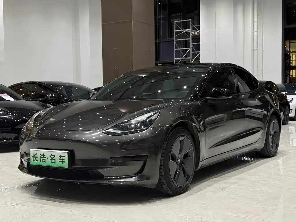Tesla Model 3 — фото 1