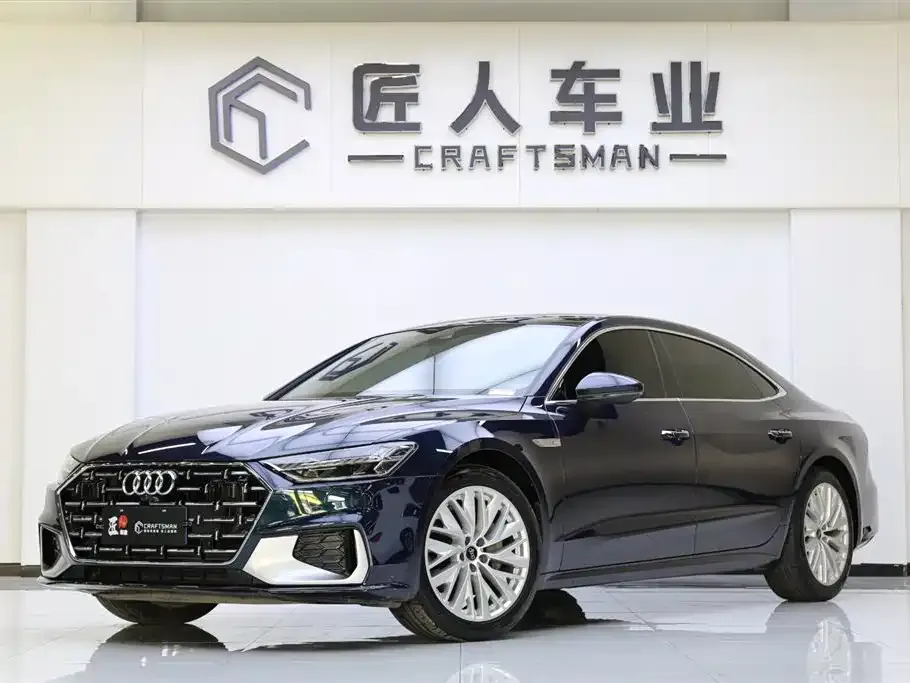 Audi A7L — фото 1