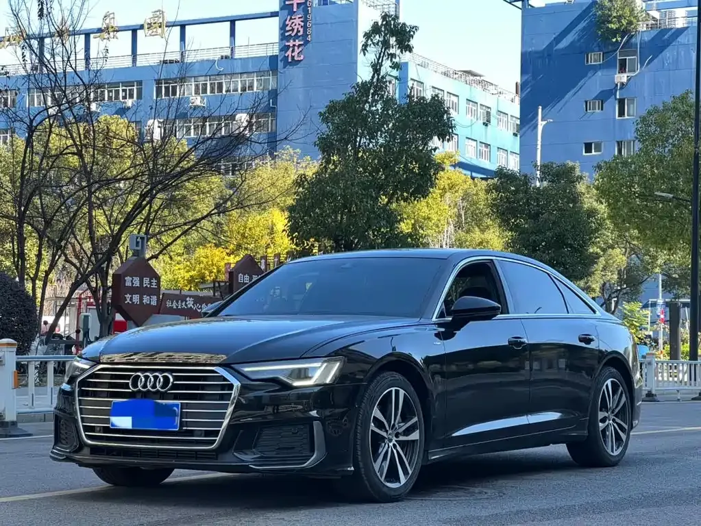 Audi A6L — фото 1