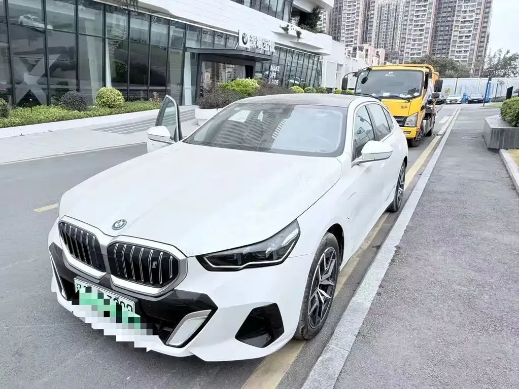 BMW i5 — фото 1
