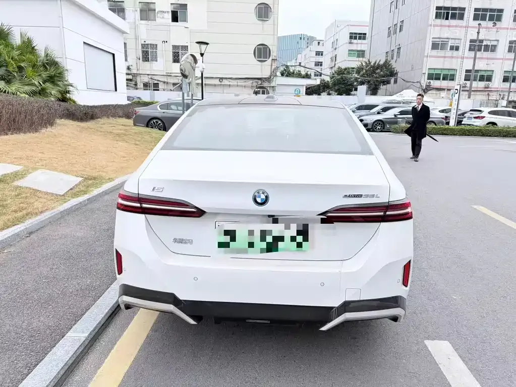 BMW i5 — фото 6