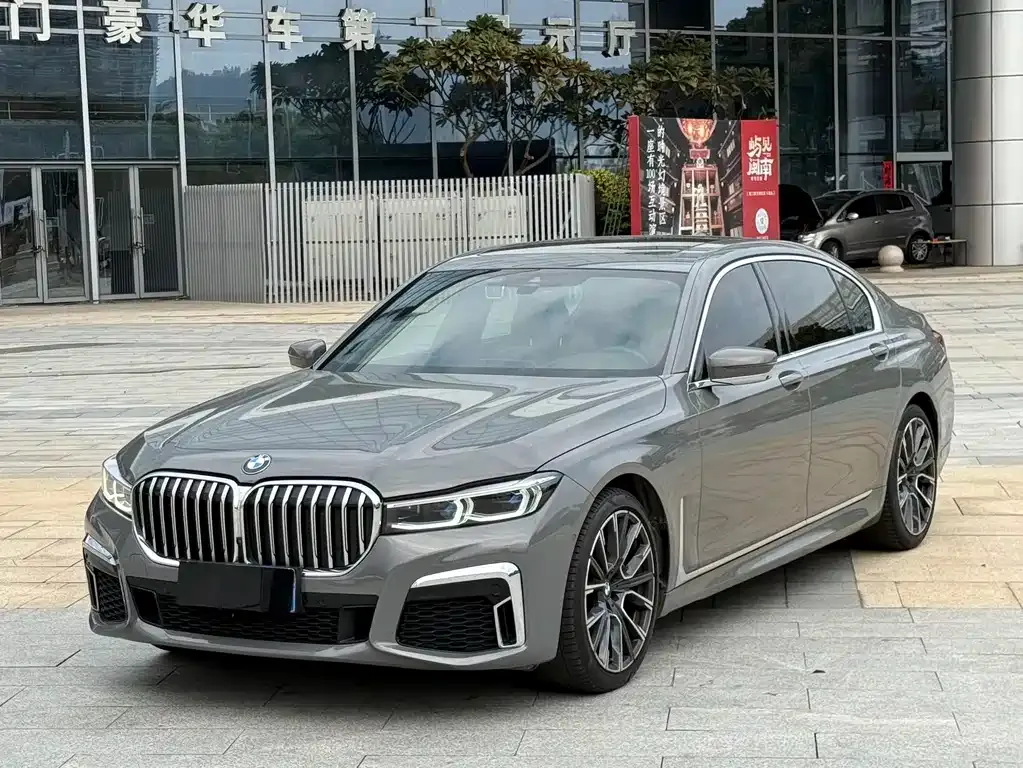 BMW 7 Series — фото 1
