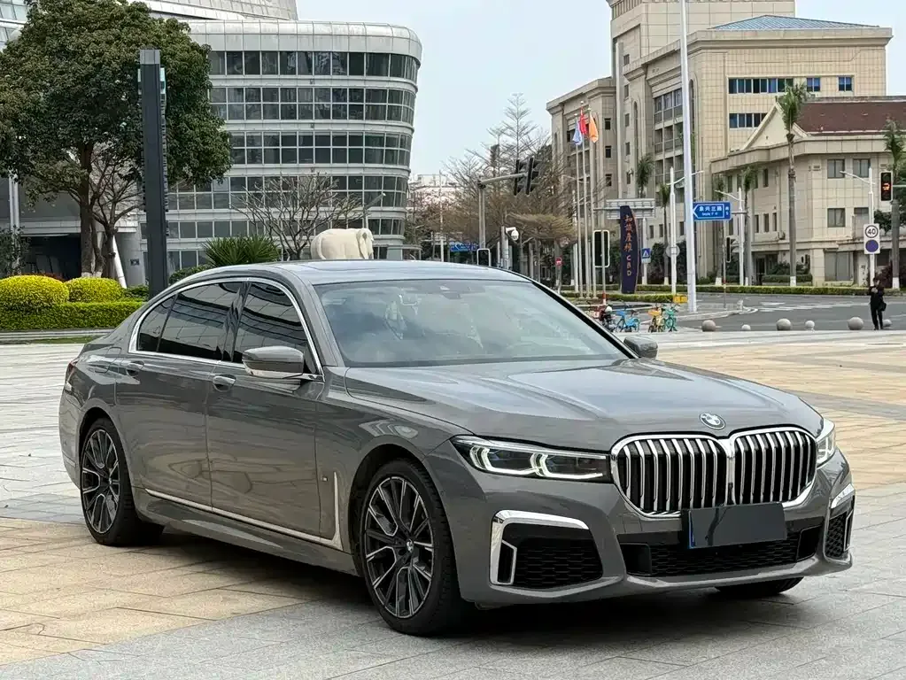 BMW 7 Series — фото 9