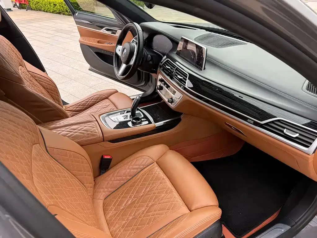 BMW 7 Series — фото 5