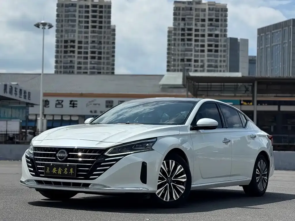 Nissan Teana — фото 1