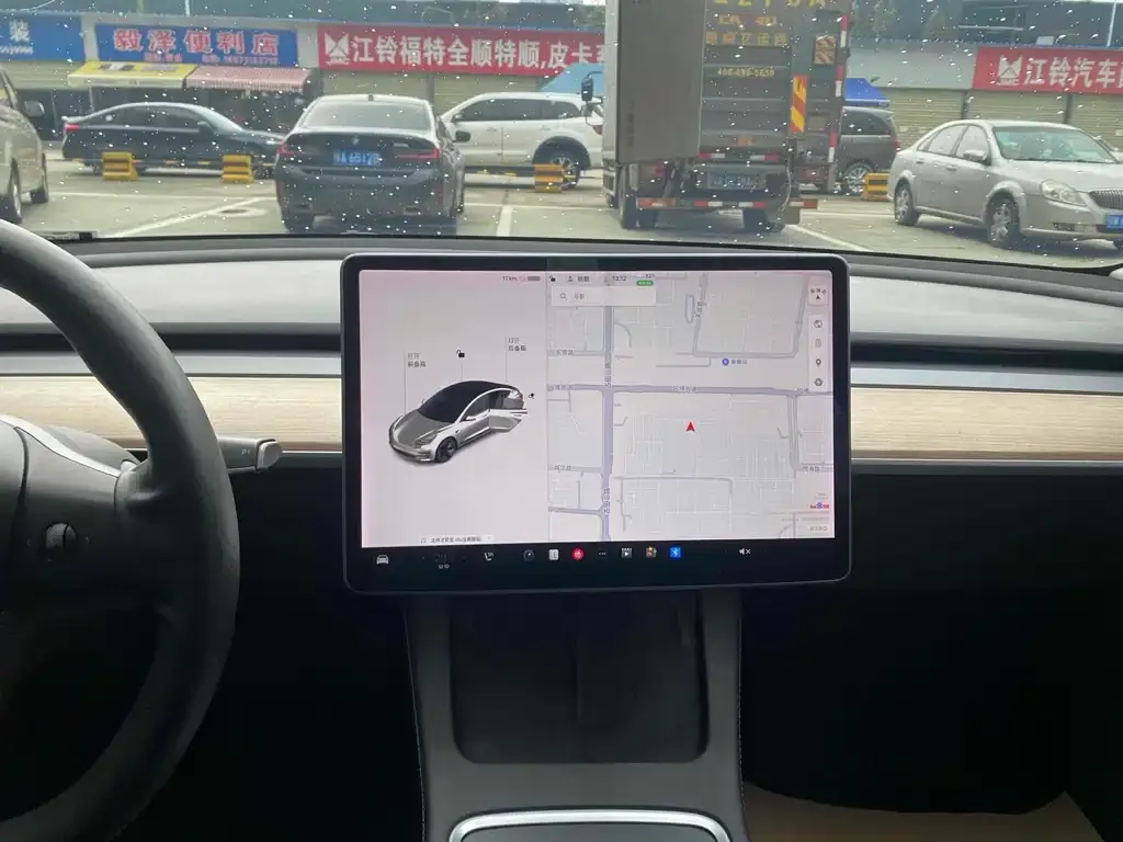 Tesla Model 3 — фото 2