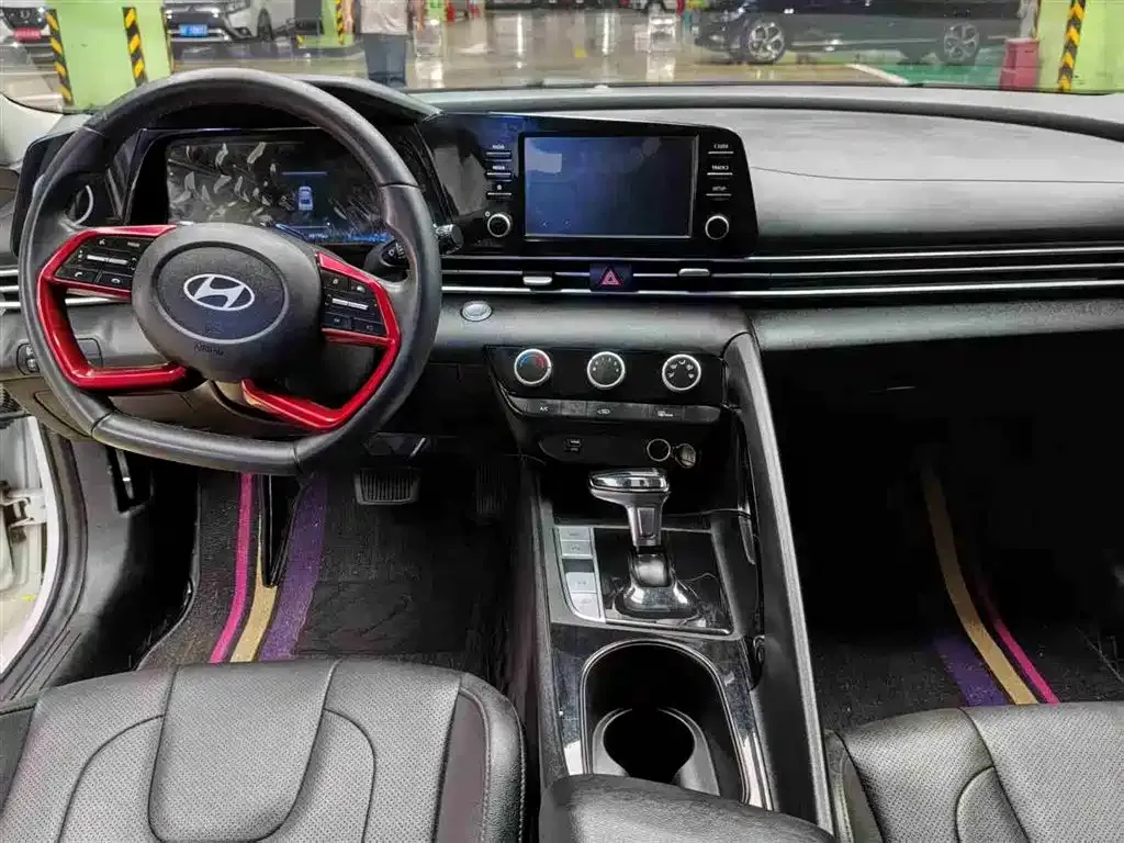 Hyundai Elantra — фото 2