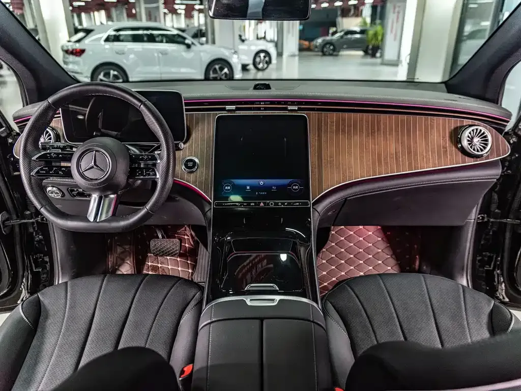 Mercedes-Benz EQE SUV — фото 10