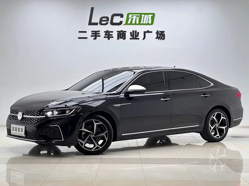 Volkswagen Passat — фото 1