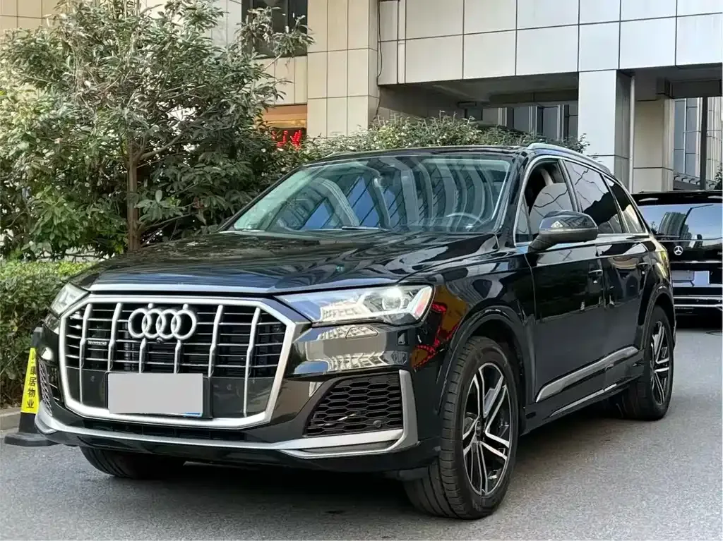 Audi Q7 — фото 1