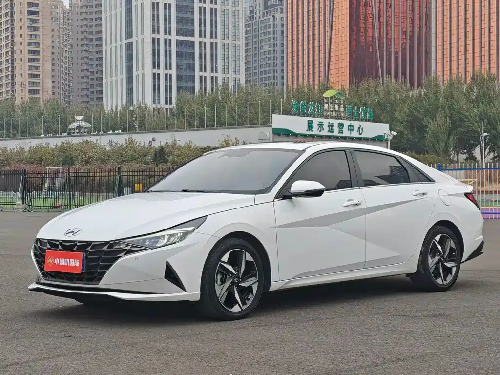 Hyundai Elantra — фото 3