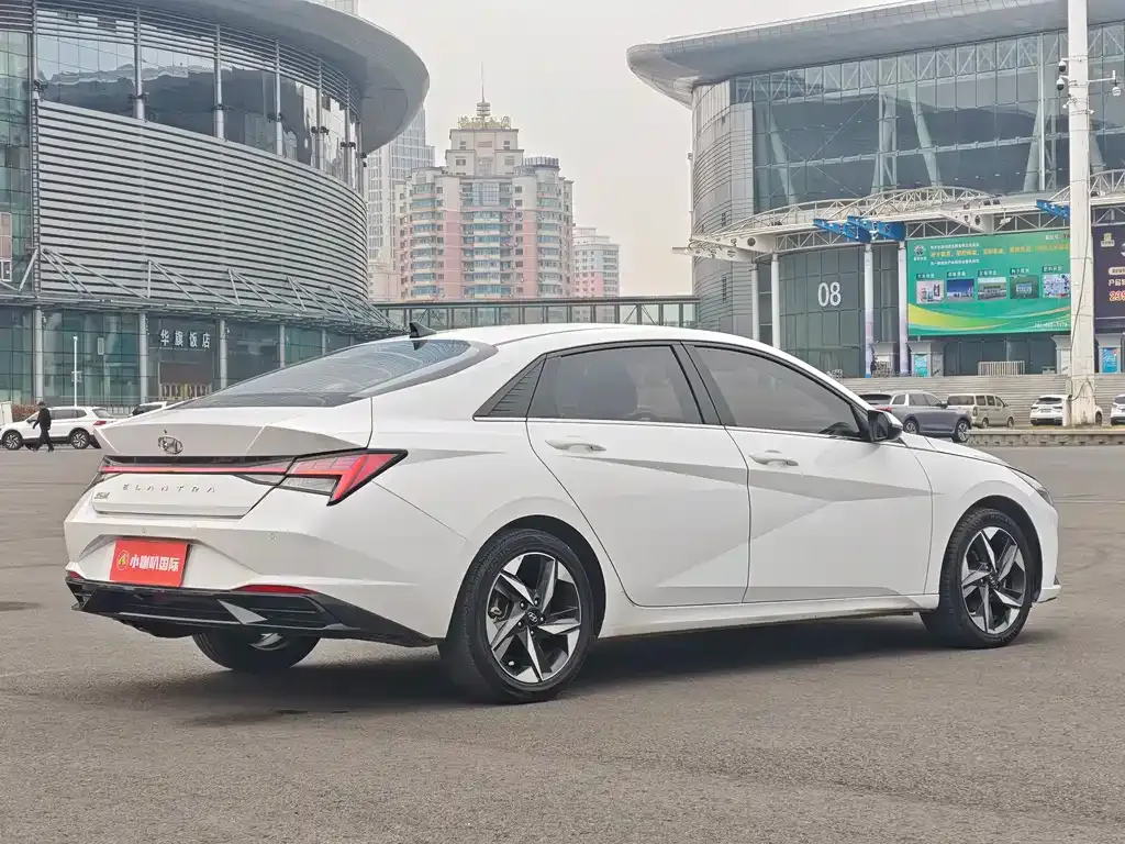 Hyundai Elantra — фото 7