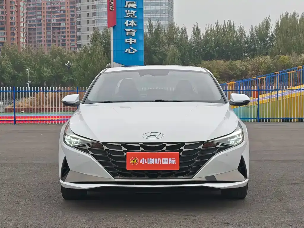 Hyundai Elantra — фото 4