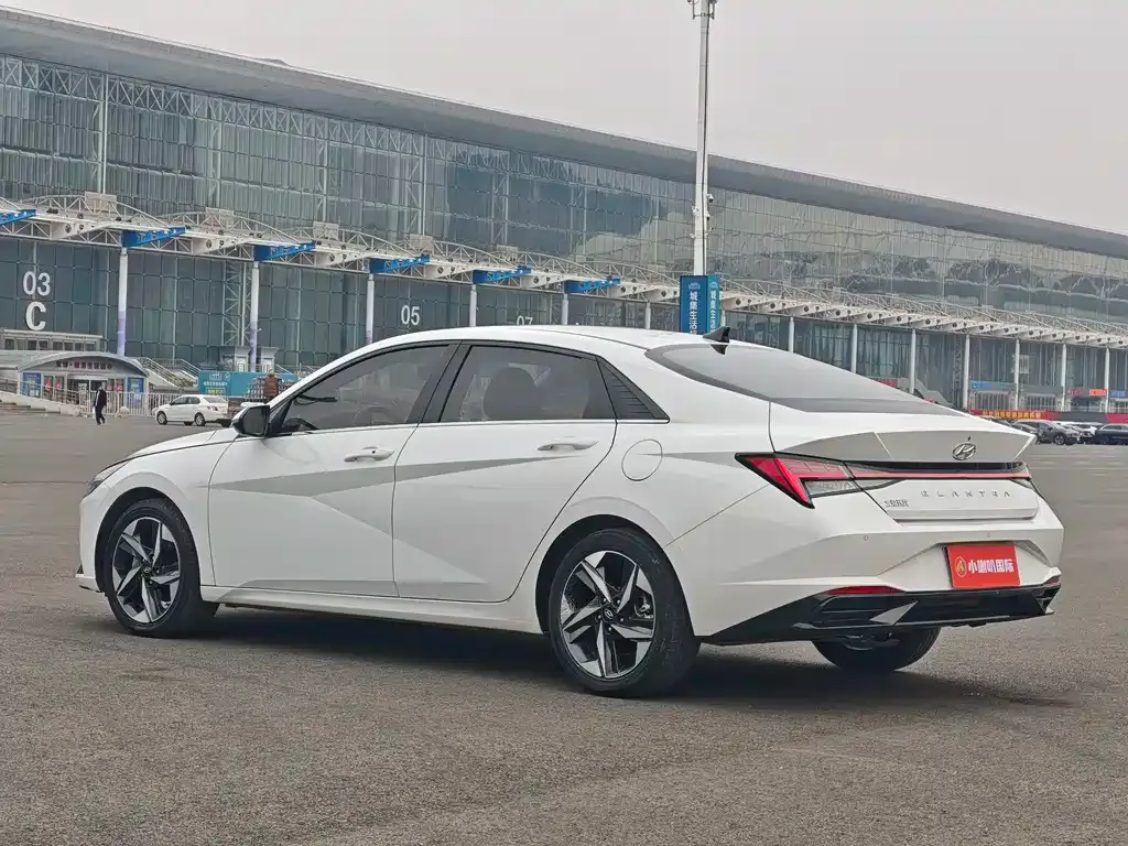 Hyundai Elantra — фото 6