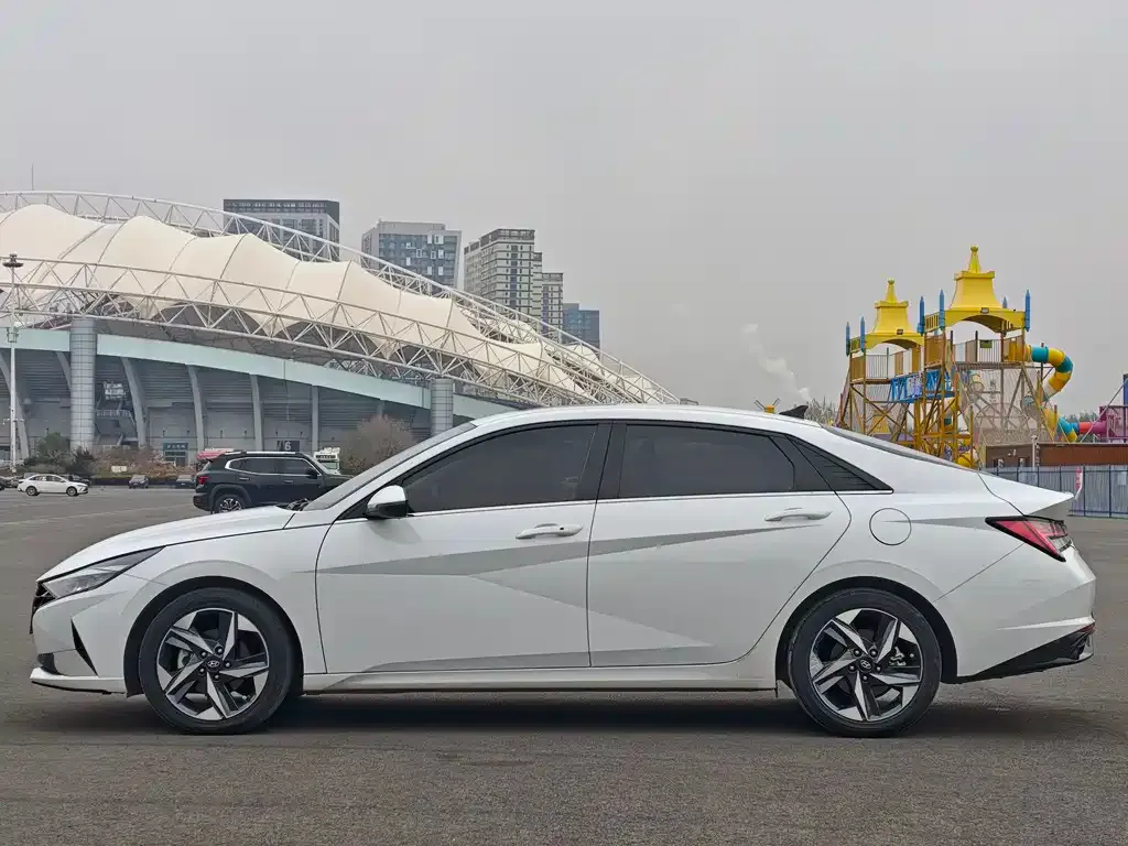 Hyundai Elantra — фото 8