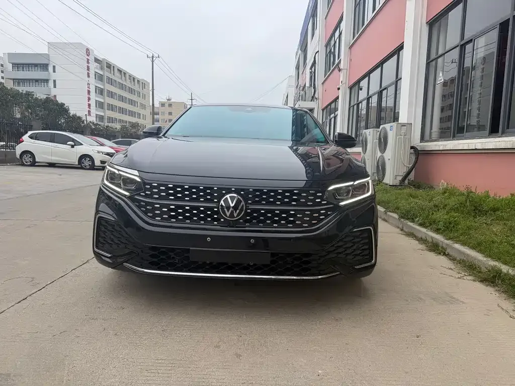 Volkswagen Passat — фото 1