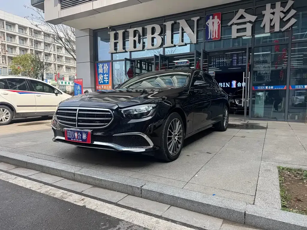 Mercedes-Benz E-Class — фото 1