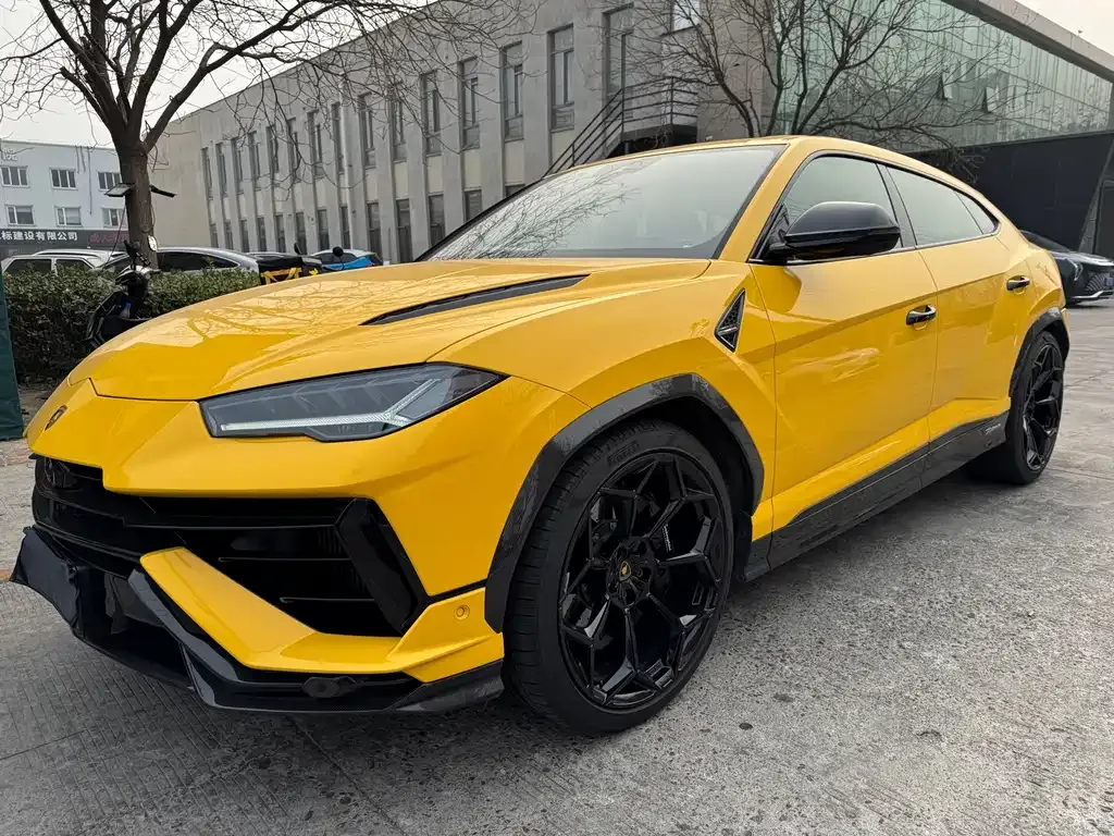 Lamborghini Urus — фото 1