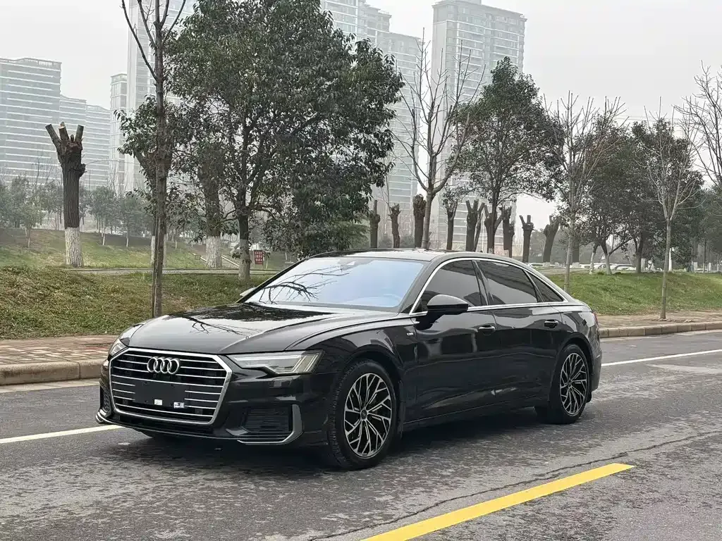 Audi A6L — фото 1