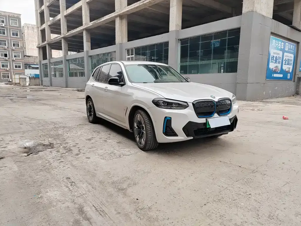 BMW iX3 — фото 9
