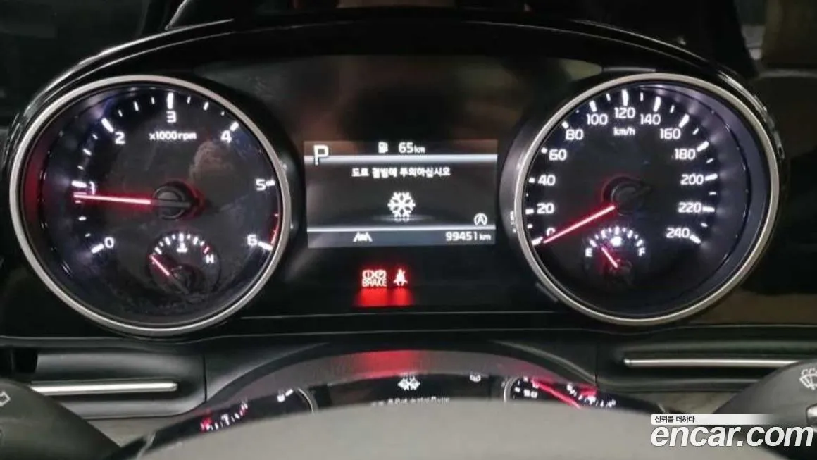Kia Carnival — фото 10