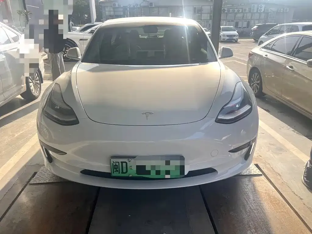 Tesla Model 3 — фото 4