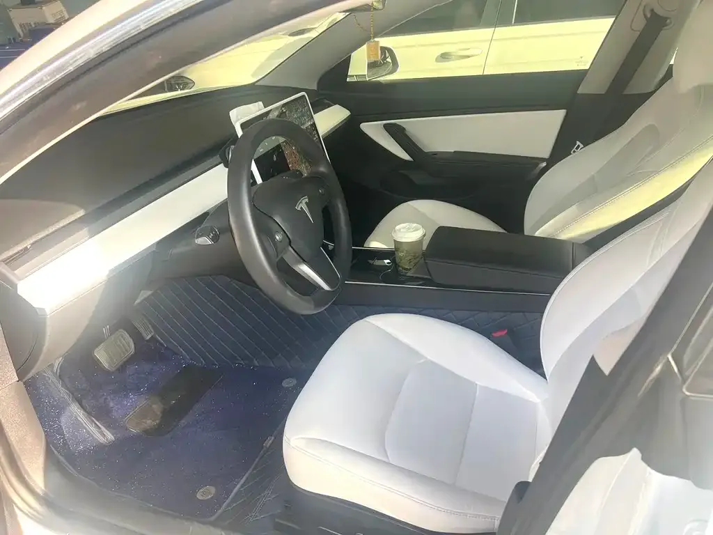 Tesla Model 3 — фото 3