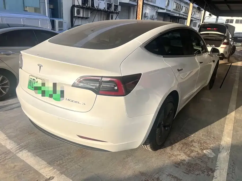 Tesla Model 3 — фото 2