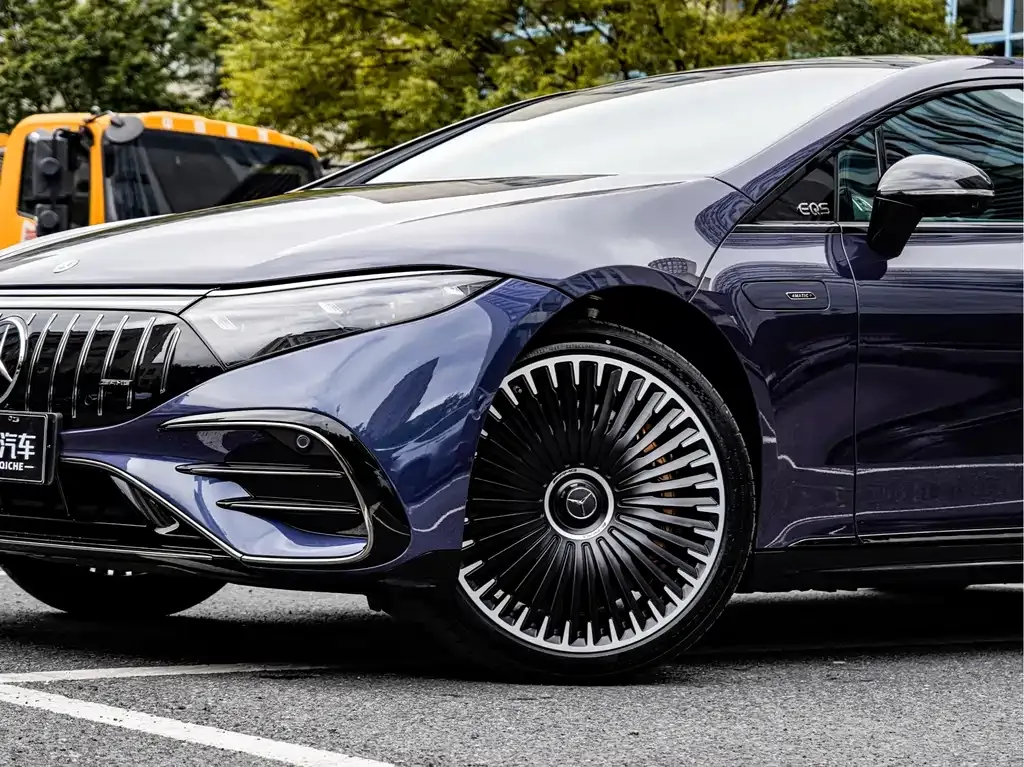Mercedes-Benz EQS AMG — фото 6
