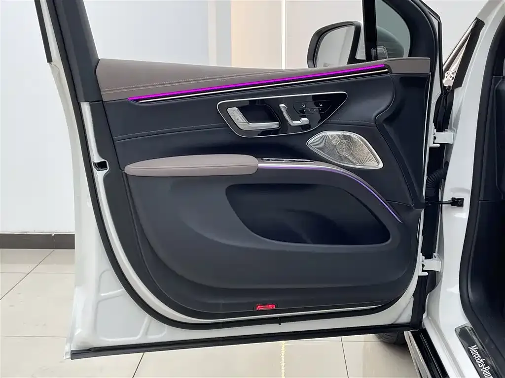 Mercedes-Benz EQS SUV — фото 10