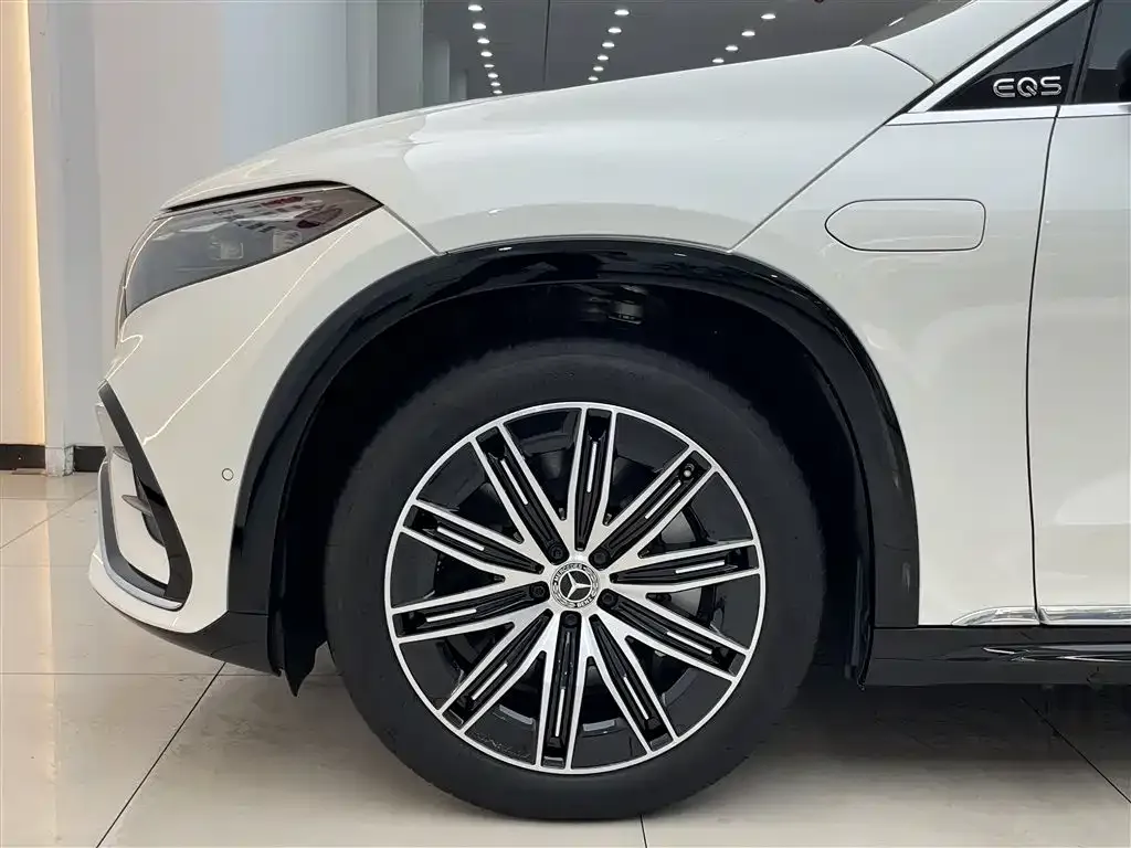 Mercedes-Benz EQS SUV — фото 8