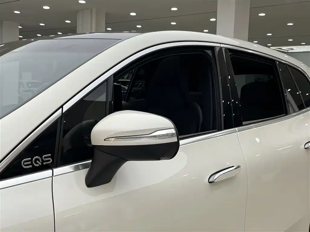 Mercedes-Benz EQS SUV — фото 7