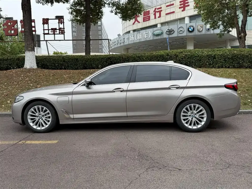 BMW 5 Series New Energy — фото 9