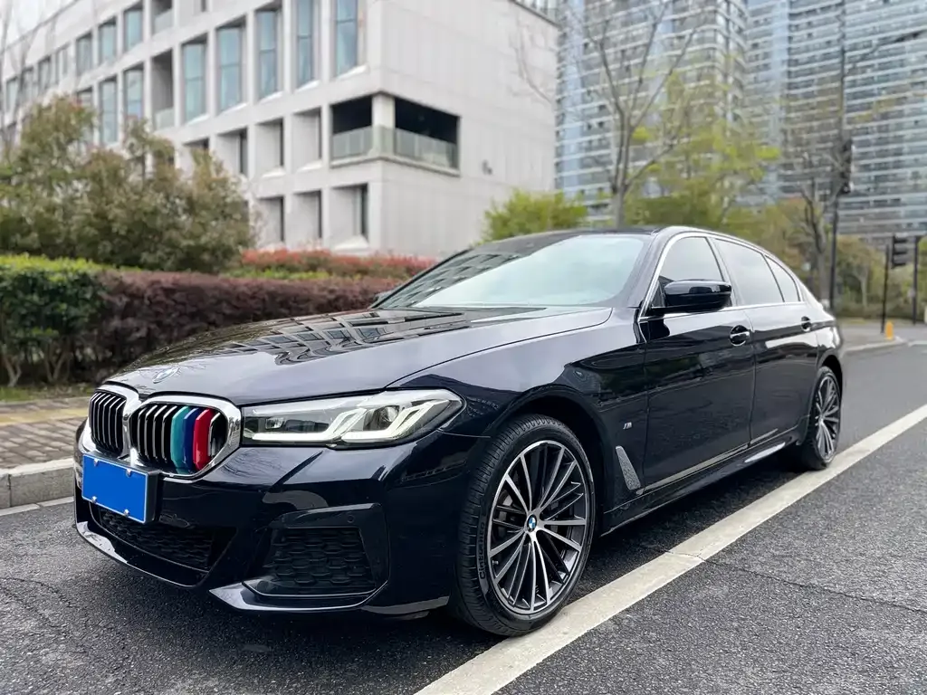BMW 5 Series — фото 1