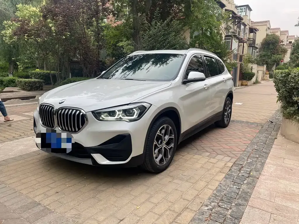BMW X1 — фото 1