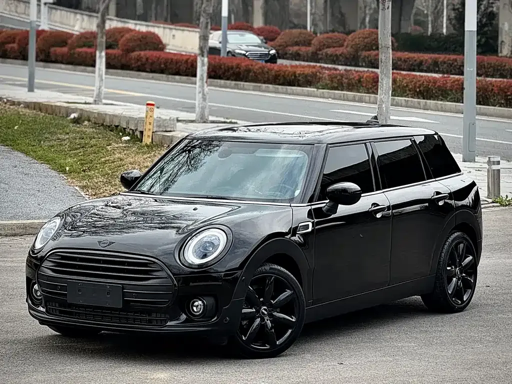 MINI Clubman — фото 1