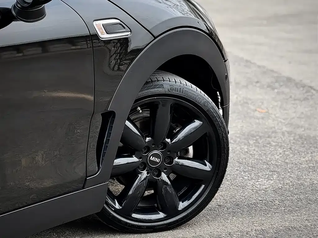MINI Clubman — фото 3