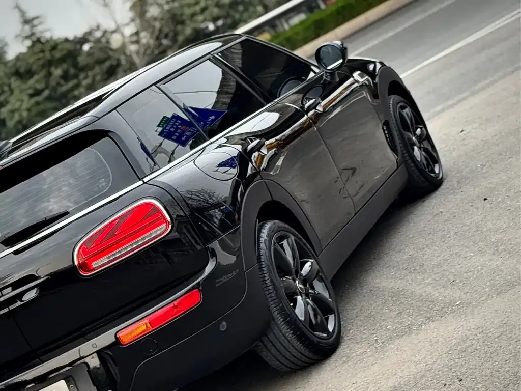 MINI Clubman — фото 4