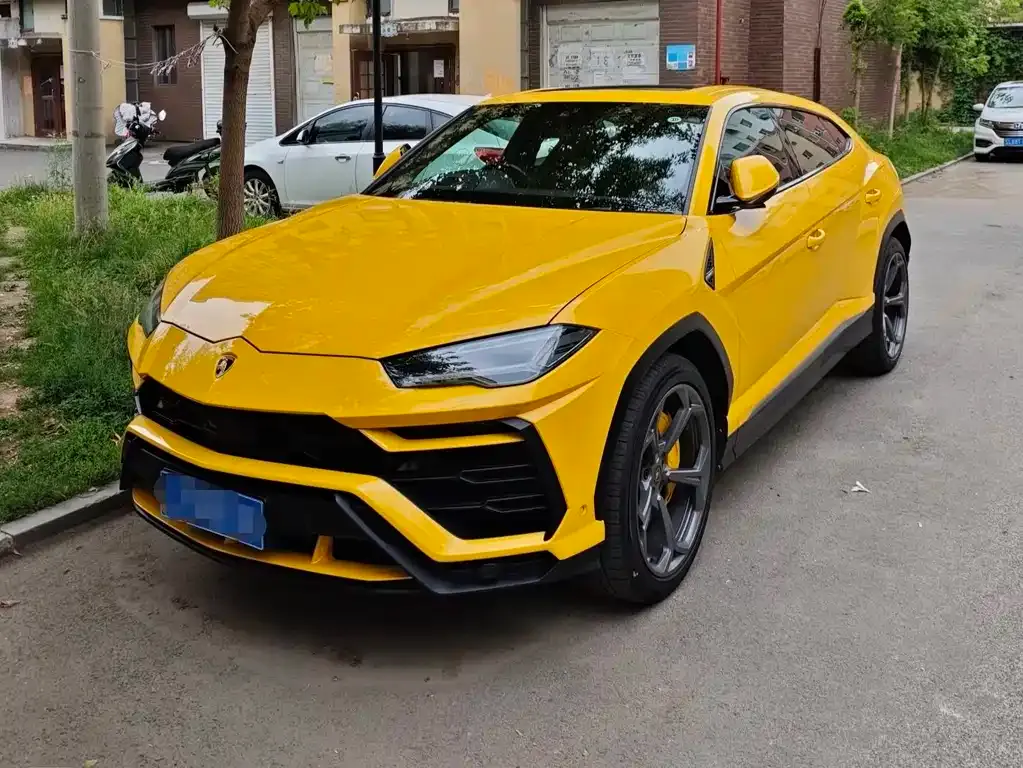 Lamborghini Urus — фото 1