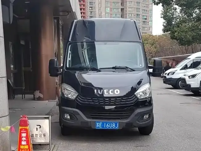 IVECO Ousheng — фото 3