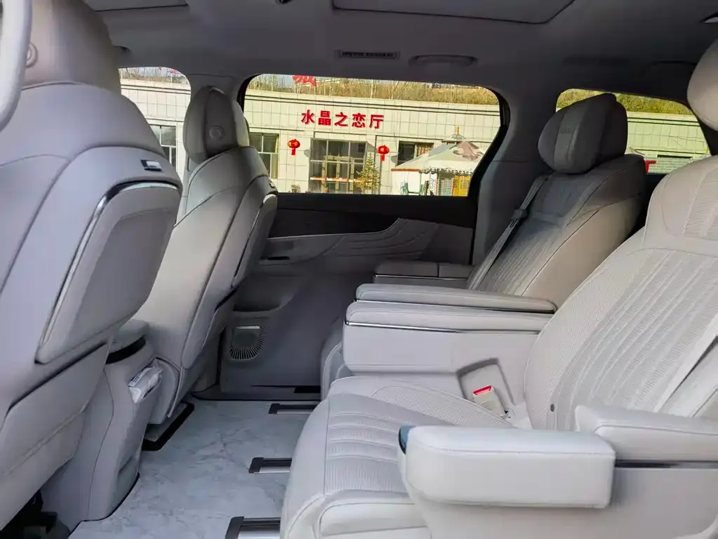 Roewe iMAX8 — фото 9