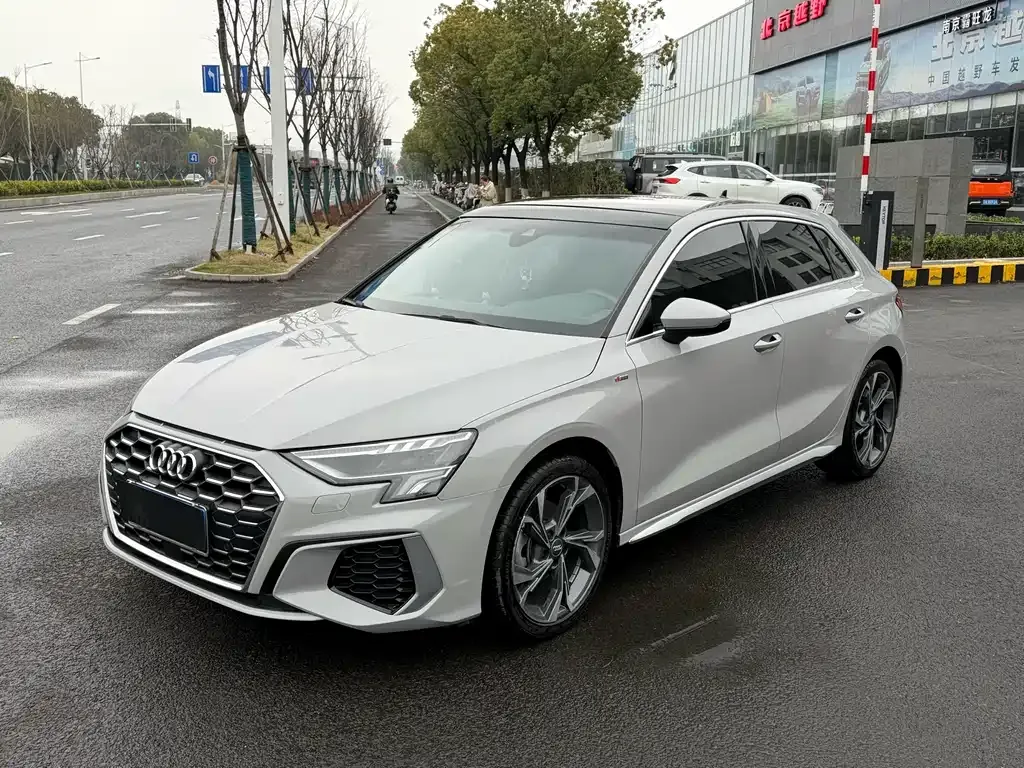 Audi A3 — фото 1
