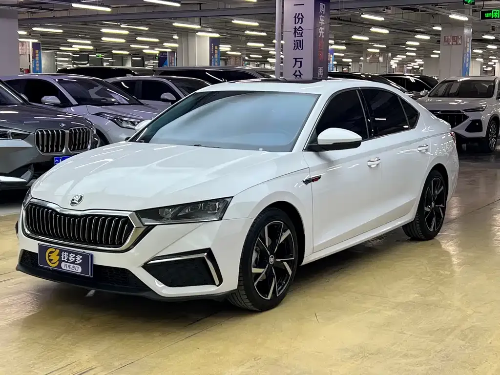Skoda Octavia — фото 1